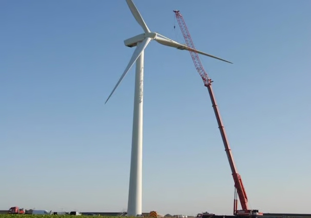 Wind Turbine and crane